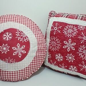 Red Snowflake Holiday Pillow Set